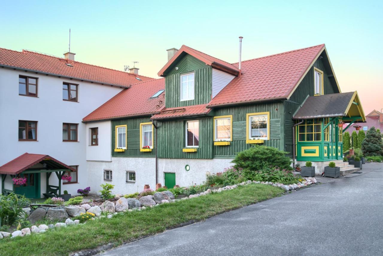 Gosciniec Zielony Domek Mragowo Bagian luar foto